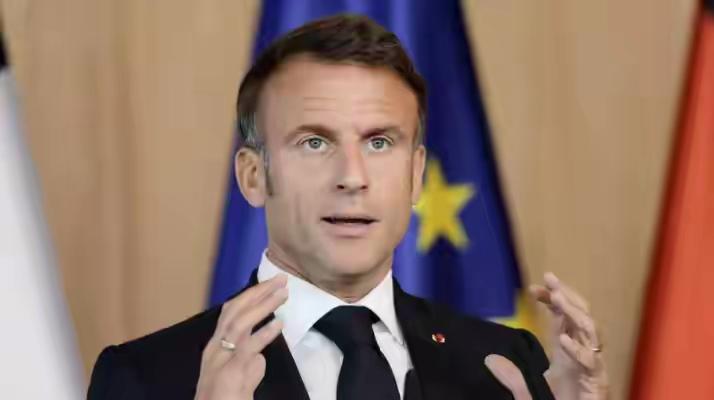 眼看上不了桌，马克龙急了，要和普京谈谈，拉夫罗夫2字回应