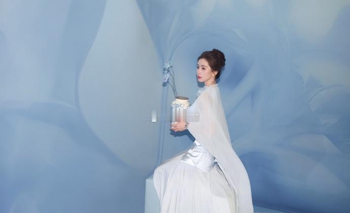 刘诗诗私下这一面也太圈粉了，不是那种随便买一堆堆着玩，而是认认真真研究怎么搭好看