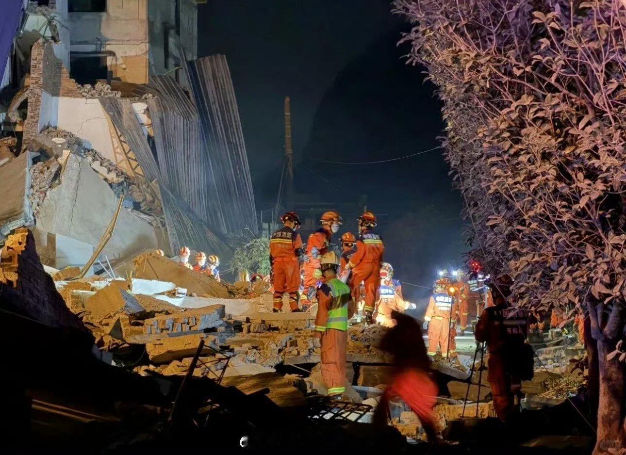 广西柳州地震已致2人死亡哎~才有空刷新闻，才刷到柳州这么大的地震啊~应该很多很多