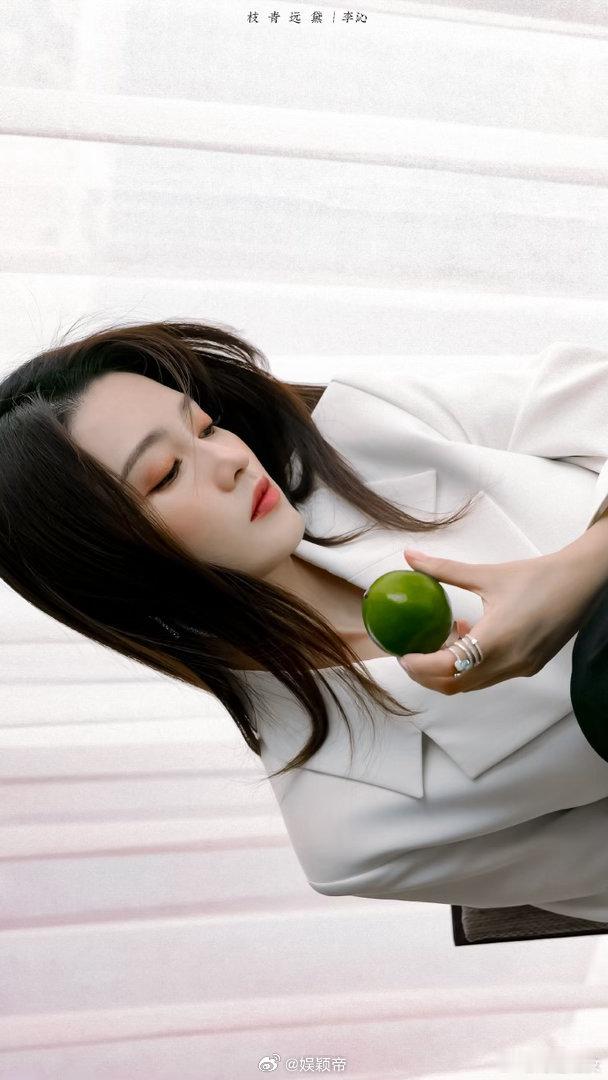 李沁幻视千金归来想看李沁再演一部都市剧 李沁的眼神太有戏了，带点冷意又带点坚定，