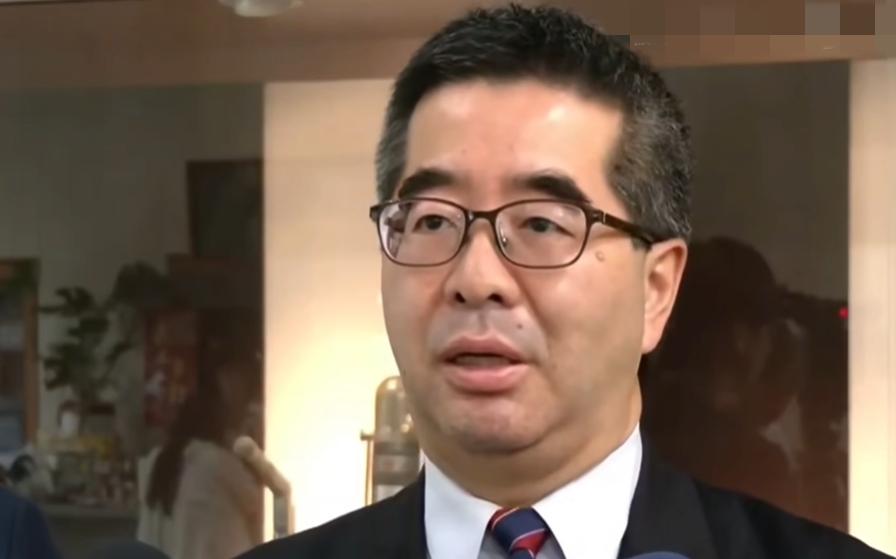 马英九基金会昨天再次发布一纸声明，上面还有马英九的签名和印章，针对前执行长萧旭岑