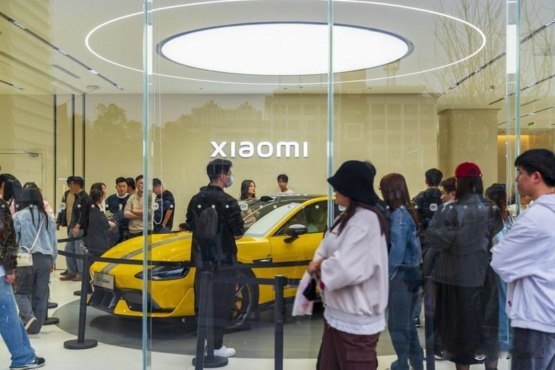小米现车开售对消费者利弊皆有。利的方面很明显，此前提车周期长是痛点，部分热门配置
