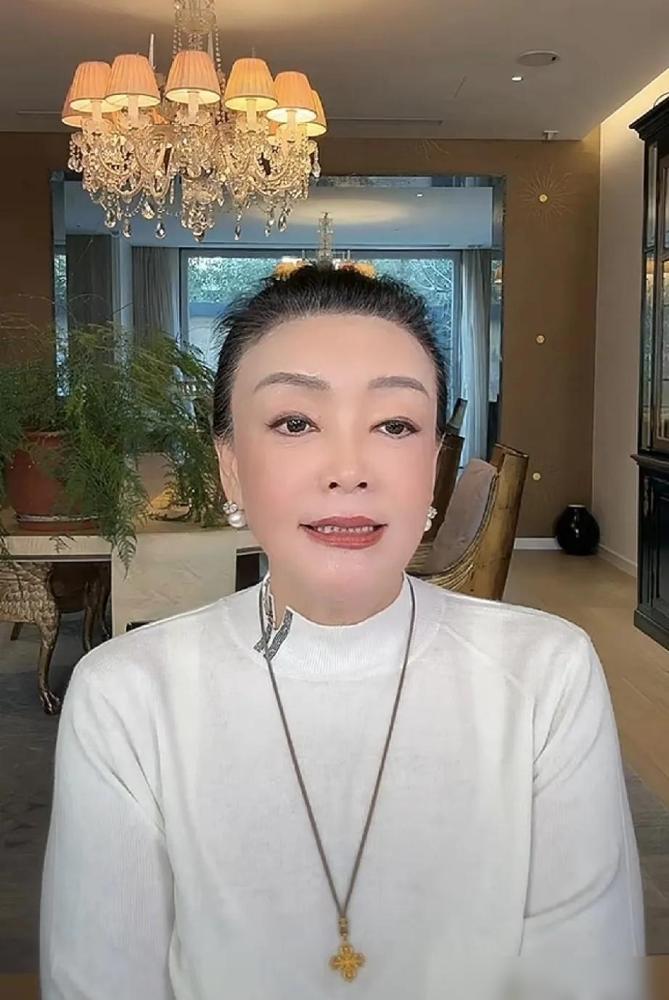 汪小菲现在估计有些无奈。

他怎么也不会想到，

才刚晒出婚礼奢华，就因连发三文