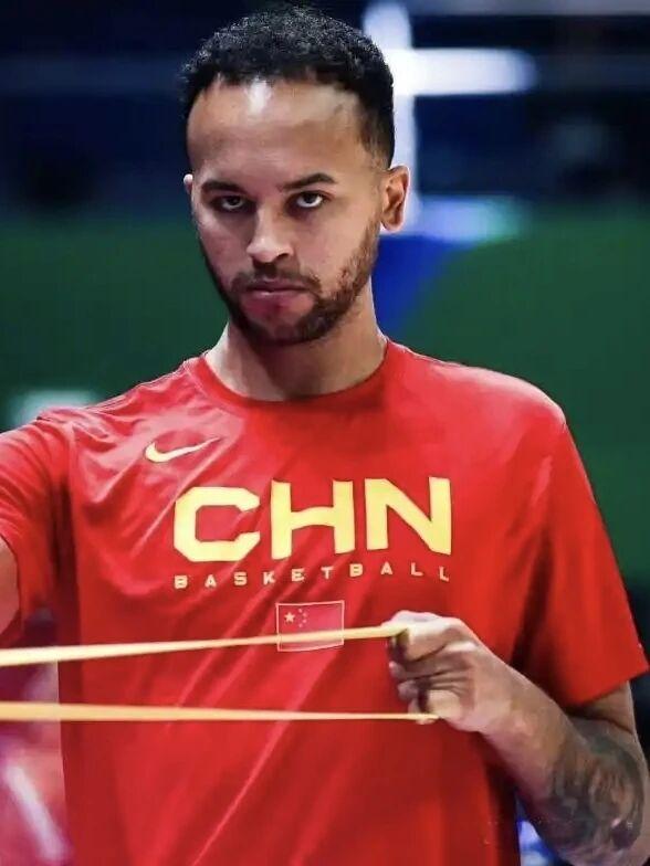 突发！李凯尔放弃中国籍，更改为美国籍！中国男篮更难了[流泪]