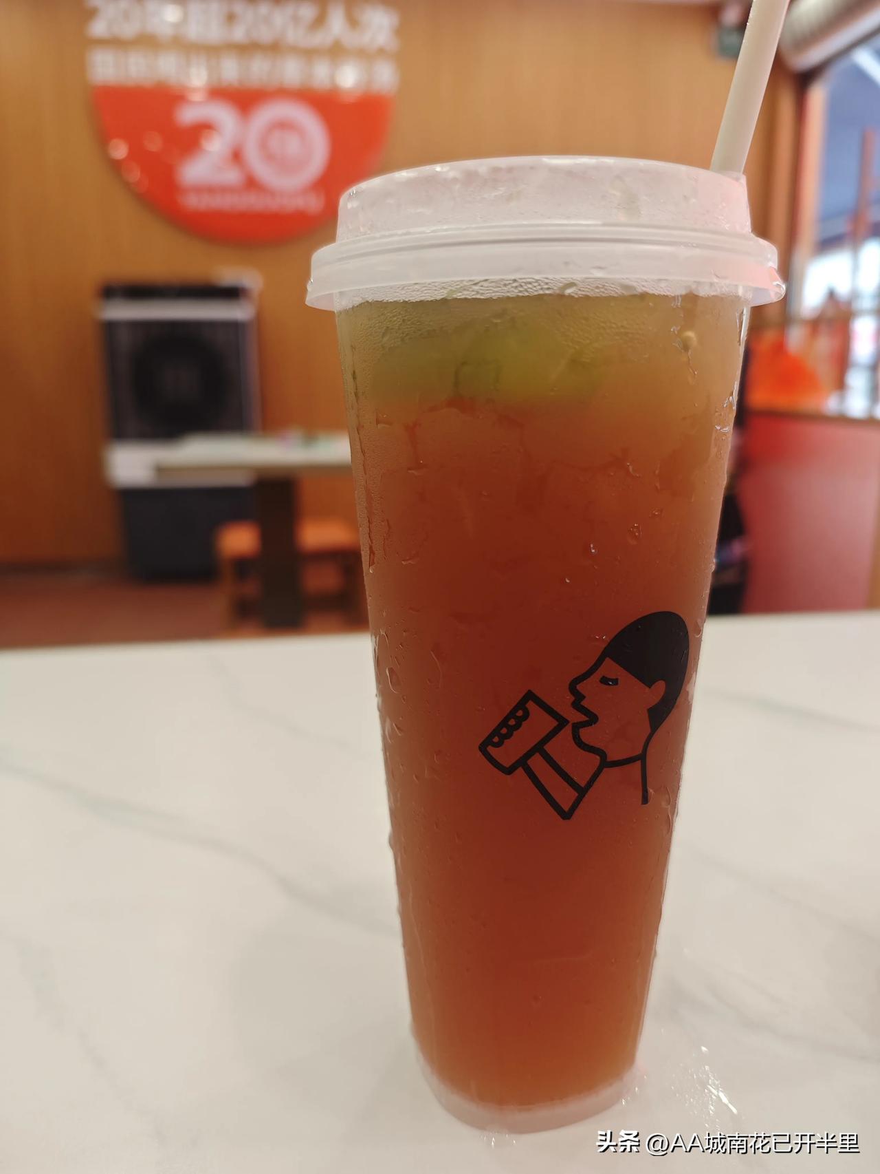忽然好想哭！我们这一代人啊，一边理解父母，一边呵护孩子，一边自愈自己[流泪][流