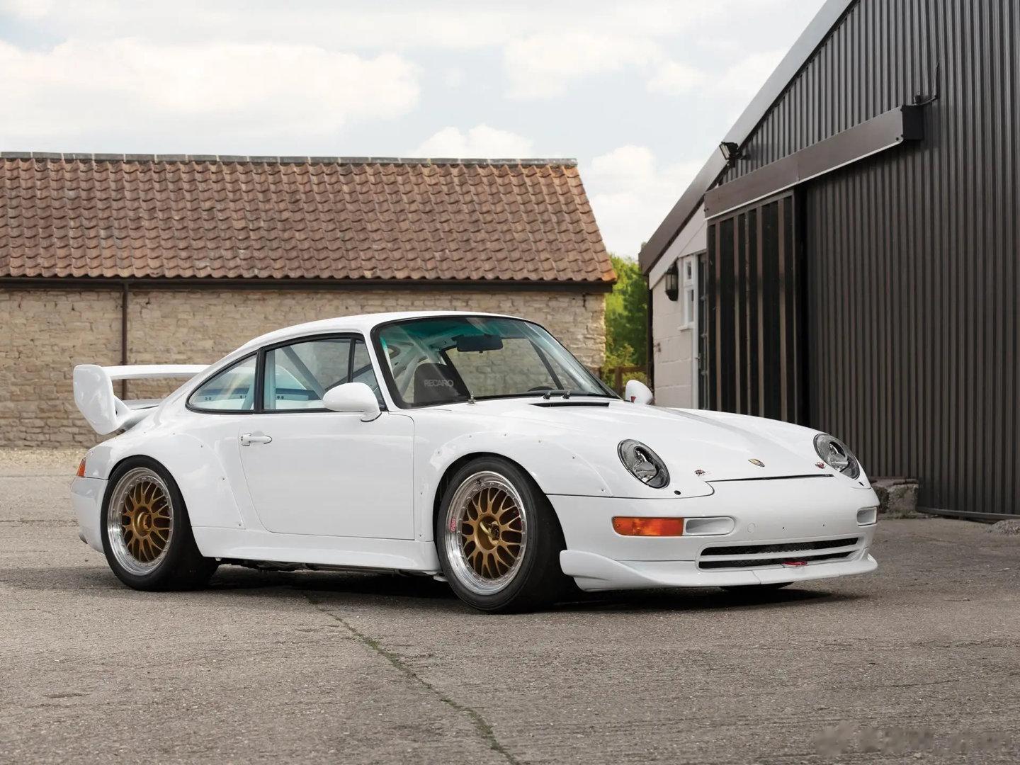 #shen车视界# 带铆钉宽体的993不一定是GT2，也有可能是RSR，只有赛车