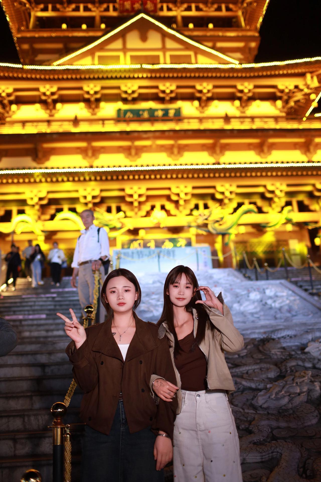 景点打卡pose 家乡地标合影 情侣出游就得这么拍 民族音乐 民族舞蹈舞出民族色