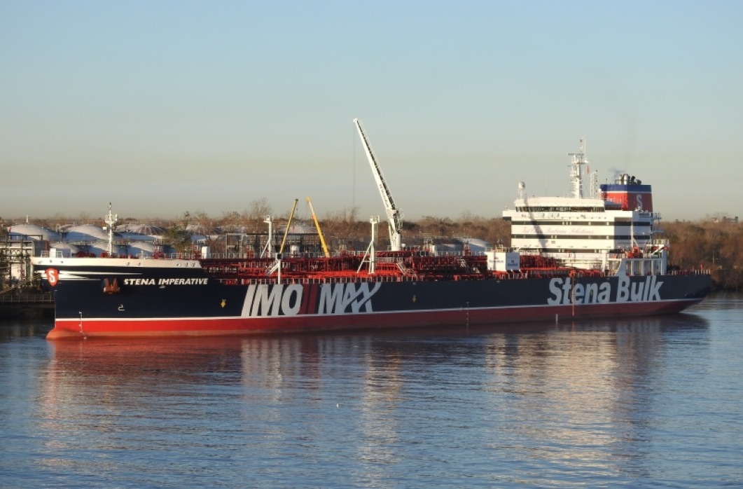 伊朗在巴林港袭击了悬挂美国国旗的油轮