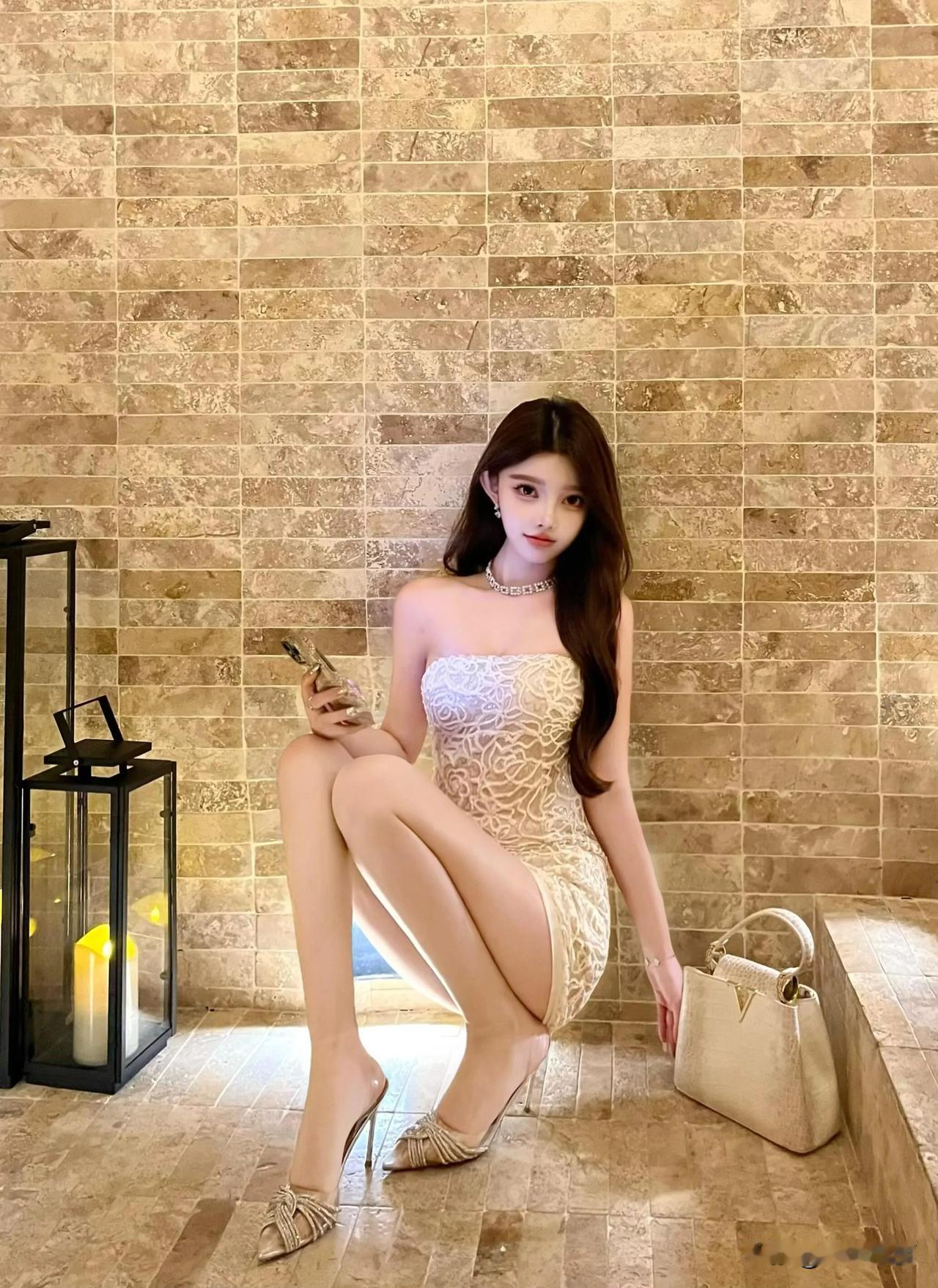 穿上华服，尽显风华。#靓女倩影分享# #分享绝色美女照# #分享美女＃# #时尚