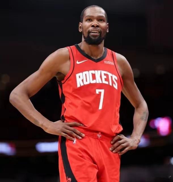杜兰特吐槽NBA内容创作者作为联盟知名的“冲浪达人”，杜兰特经常刷社交平台，看各