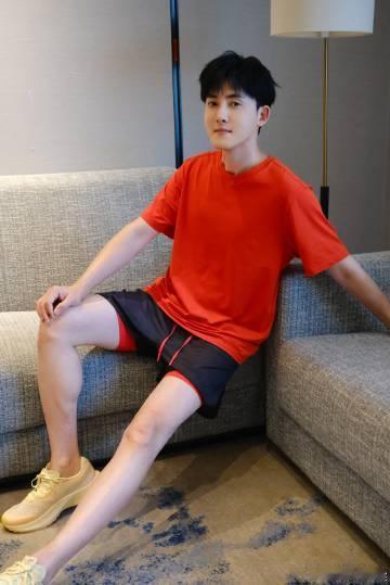 张睿情商 危机时刻最能看清一个人，没有一点私心，尽全力为大家争取机会，真的很戳人