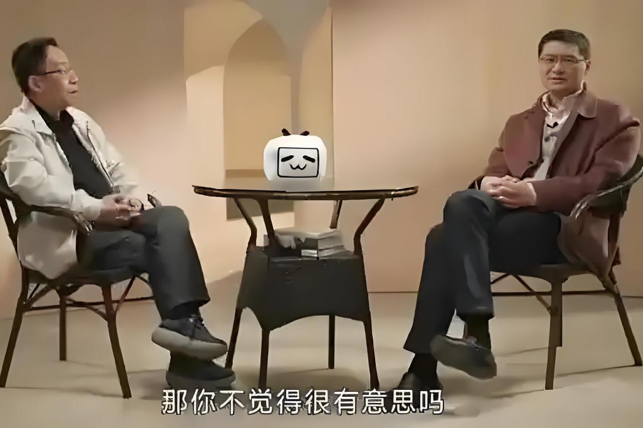 今天刷到易中天和罗翔的神仙对谈！🔥
 
两位大佬从中国聊到外国、从历史聊到法理