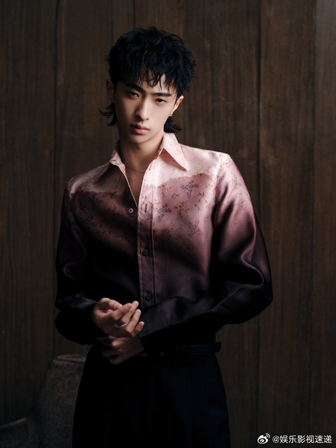 欧阳娜娜恩利在桃花坞合拍了 恩利的状态也太松弛了，欧阳娜娜恩利桃花坞合拍时配合得