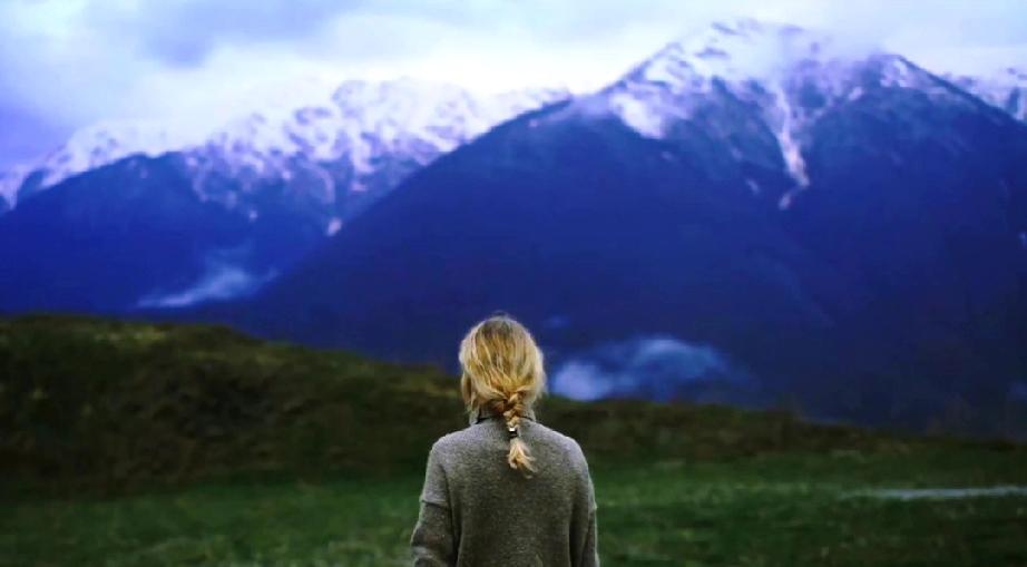 2026年，不妨多夸夸自己，学会接纳与爱护那个真实的“老己”。
随着社会节奏的加