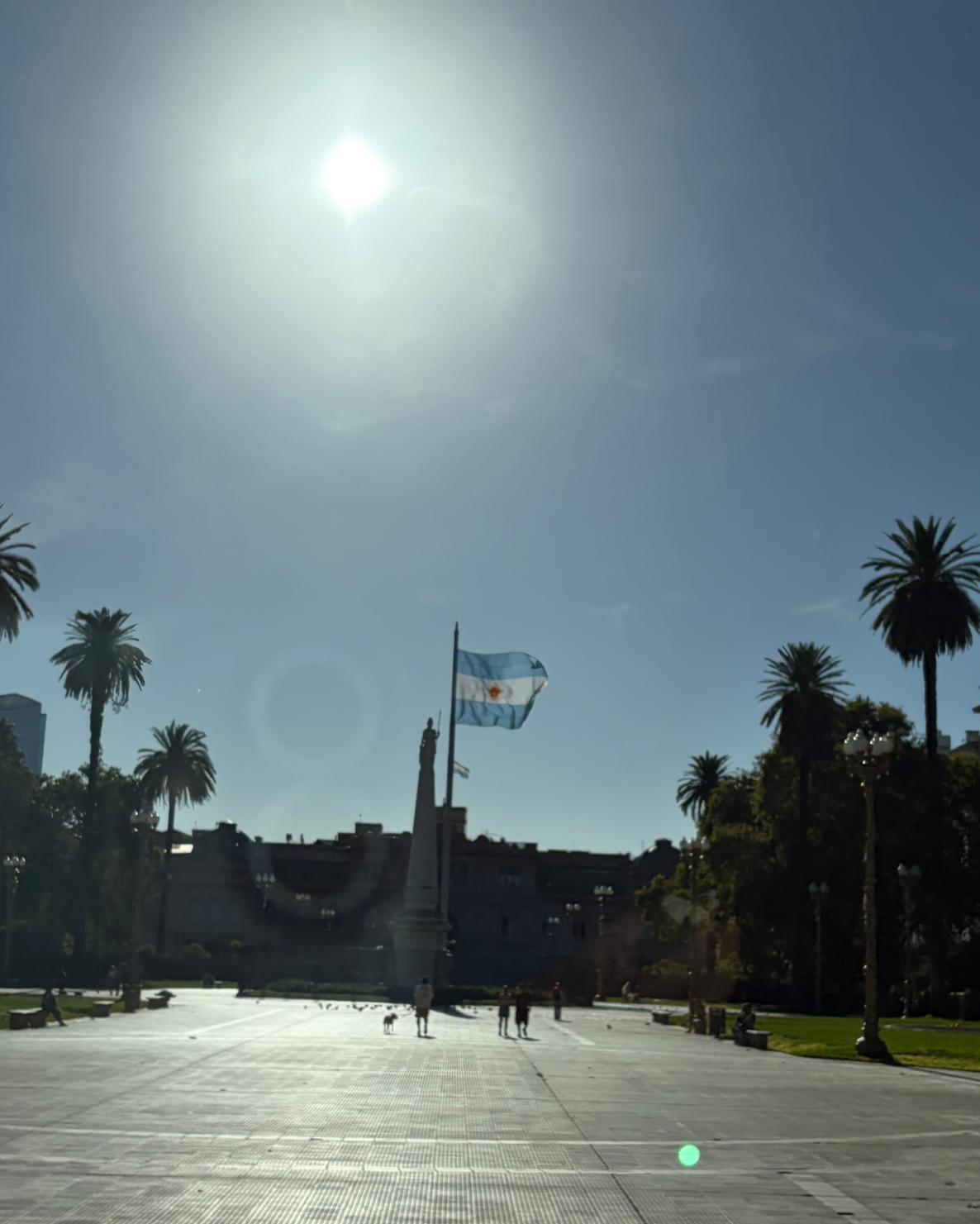 南美游之阿根廷：布市清晨印象 260302
清晨，大巴穿行在布宜诺斯艾利斯的街头