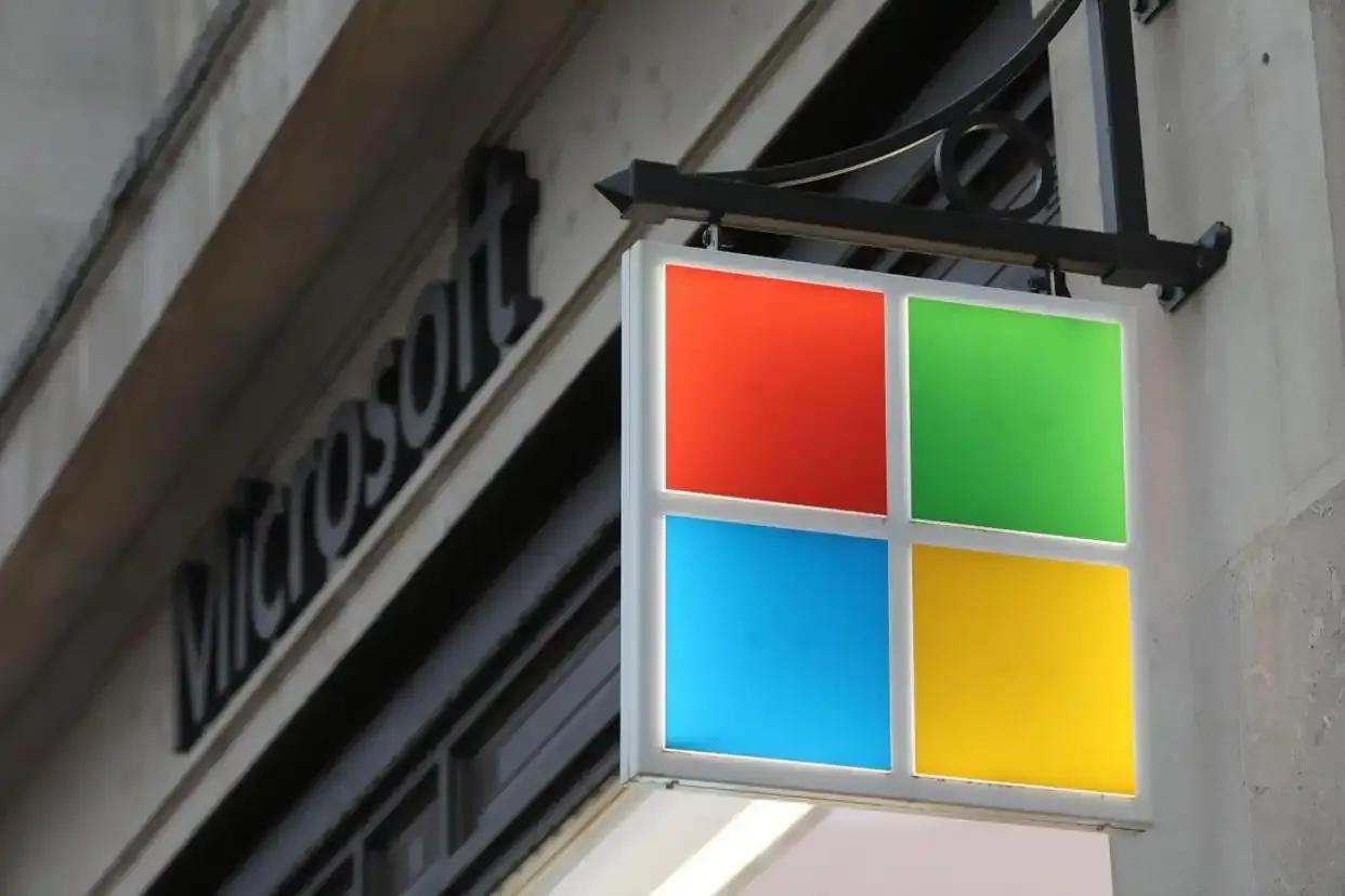 微软这次动真格了，一口气向6万人开放自愿离职，占员工总数近三成！

据CNBC报