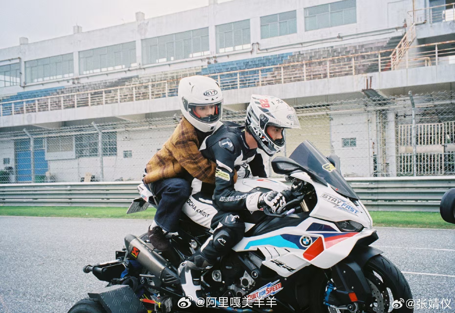 雾里青全阵容不夸张，这阵容直接拉满我的期待值。赶紧播吧，我已经准备好熬夜追了。 