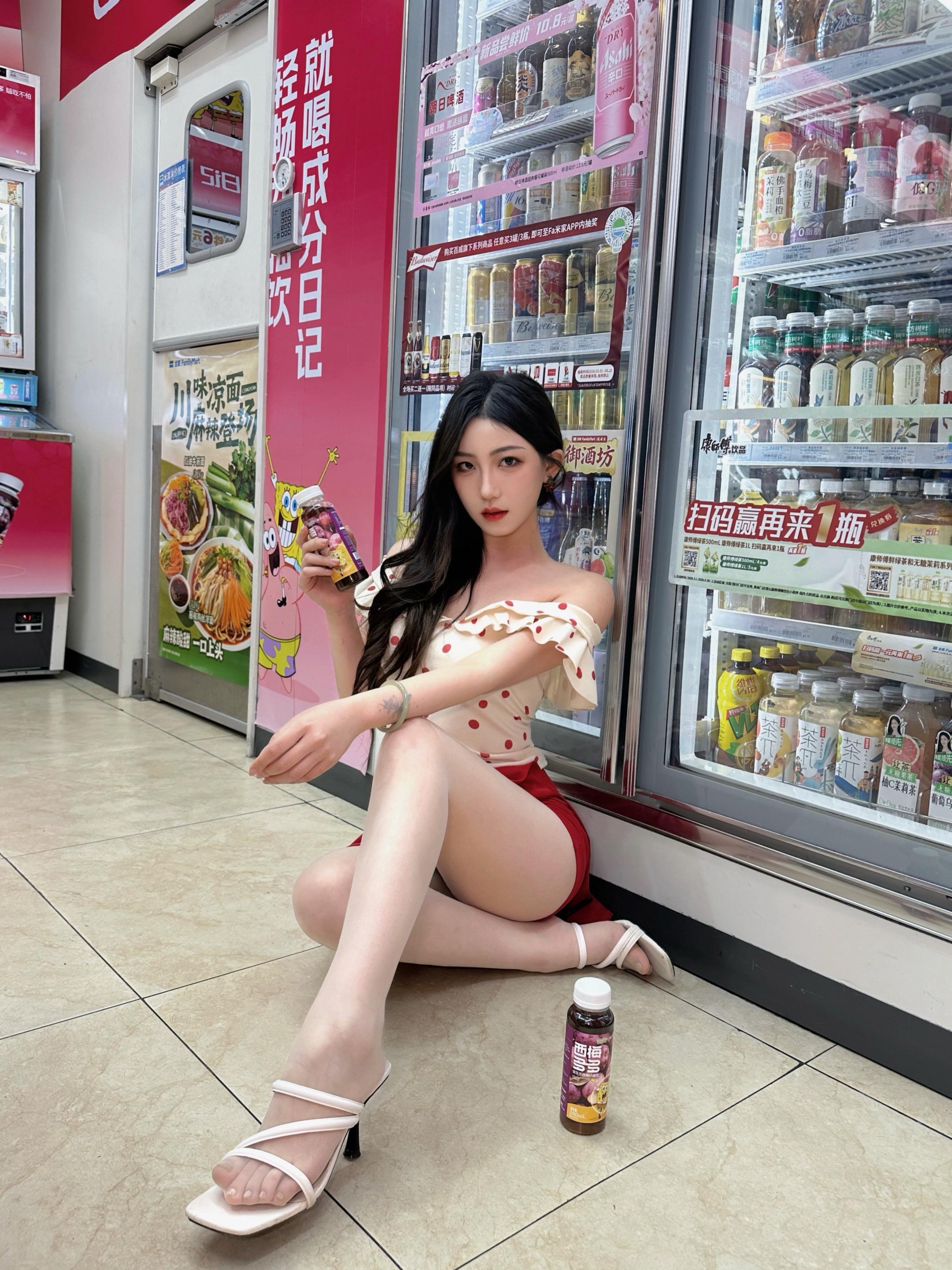 饮料和我二选一。成分日记宠粉福利🧧满39.6元即赠海绵宝宝钥匙扣，打...