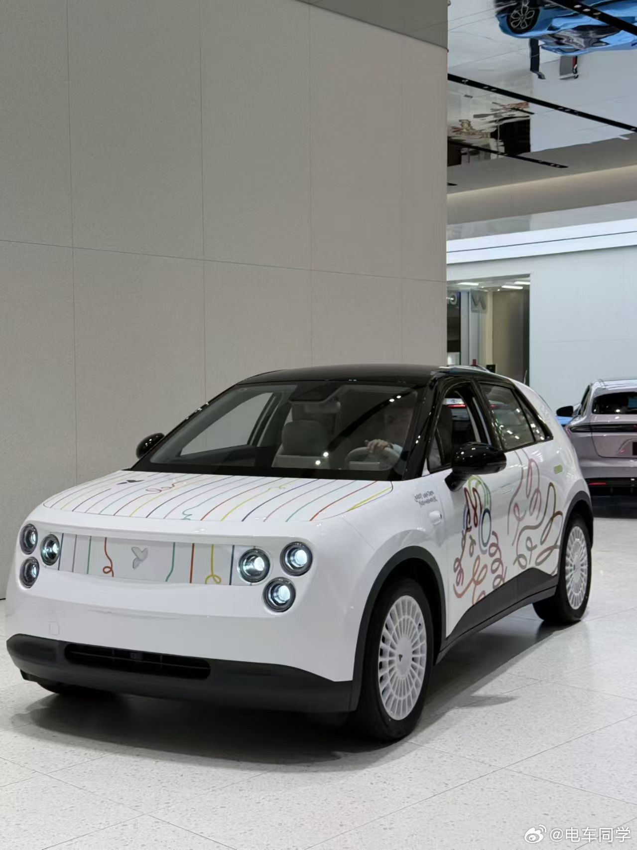 萤火虫这个限量版实车还挺好看的，但已经卖完了.....真的牛🍺...大v聊车