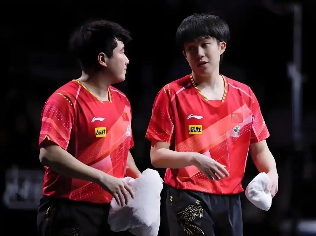 为什么正队是王楚钦，副队是梁靖崑？王皓的任命绝非论资排辈！不看年龄，只看他们在伦