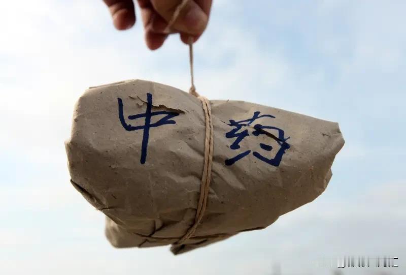 支持孩子学中医这事，得一分为二看。
中医历史悠久，以阴阳五行理论为基础，强调人体