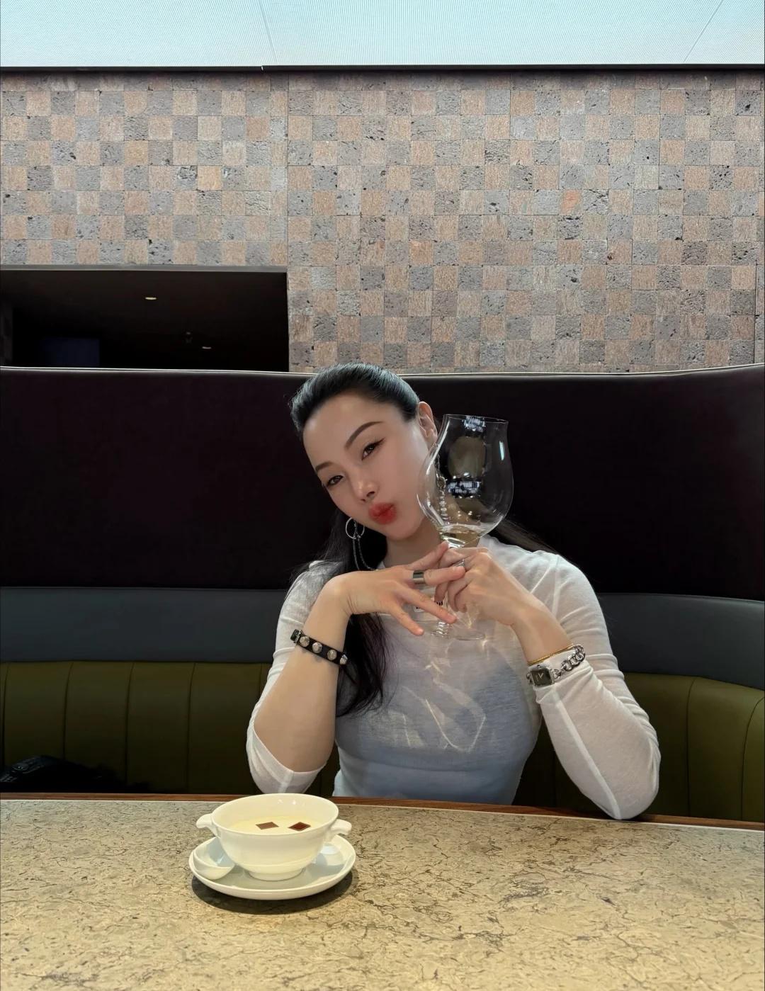 Plog日常|最近难得举杯的一次🥂🍾
最近忙碌到只能发个很最近的一餐了
日常