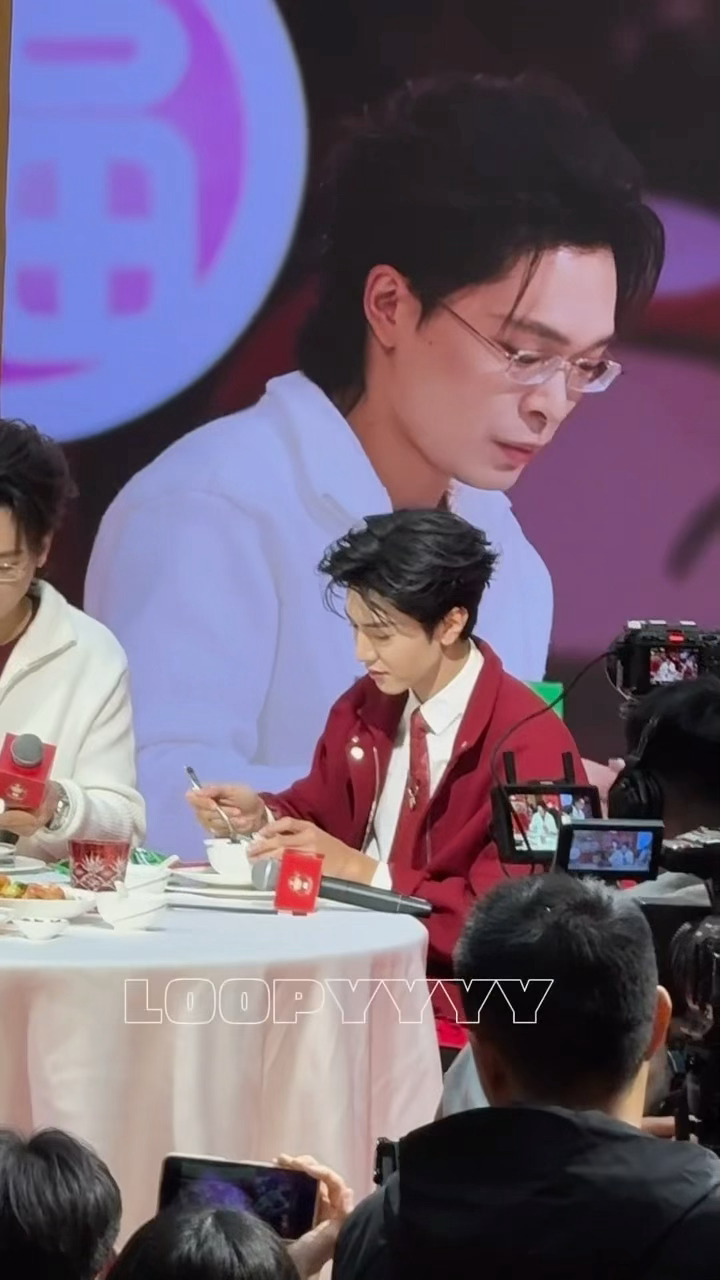 哲远啊又吃美了🫰🫰🫰又给陈哲远吃美了