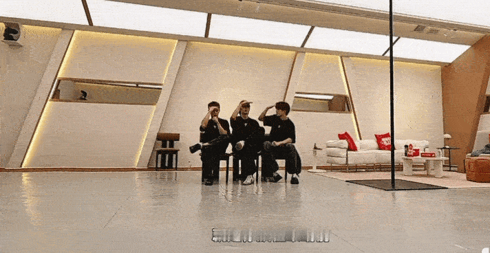 姚琛四公忙乱有序很满意姚琛四公vlog终于上线！配文好有画面感！慌慌张张匆匆忙忙