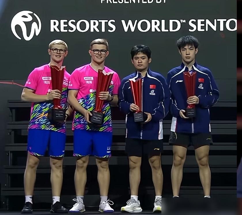 林诗栋/黄友政！国乒男双决赛，19分钟耻辱速败，对手狂跪庆祝，他俩却呆若木鸡。