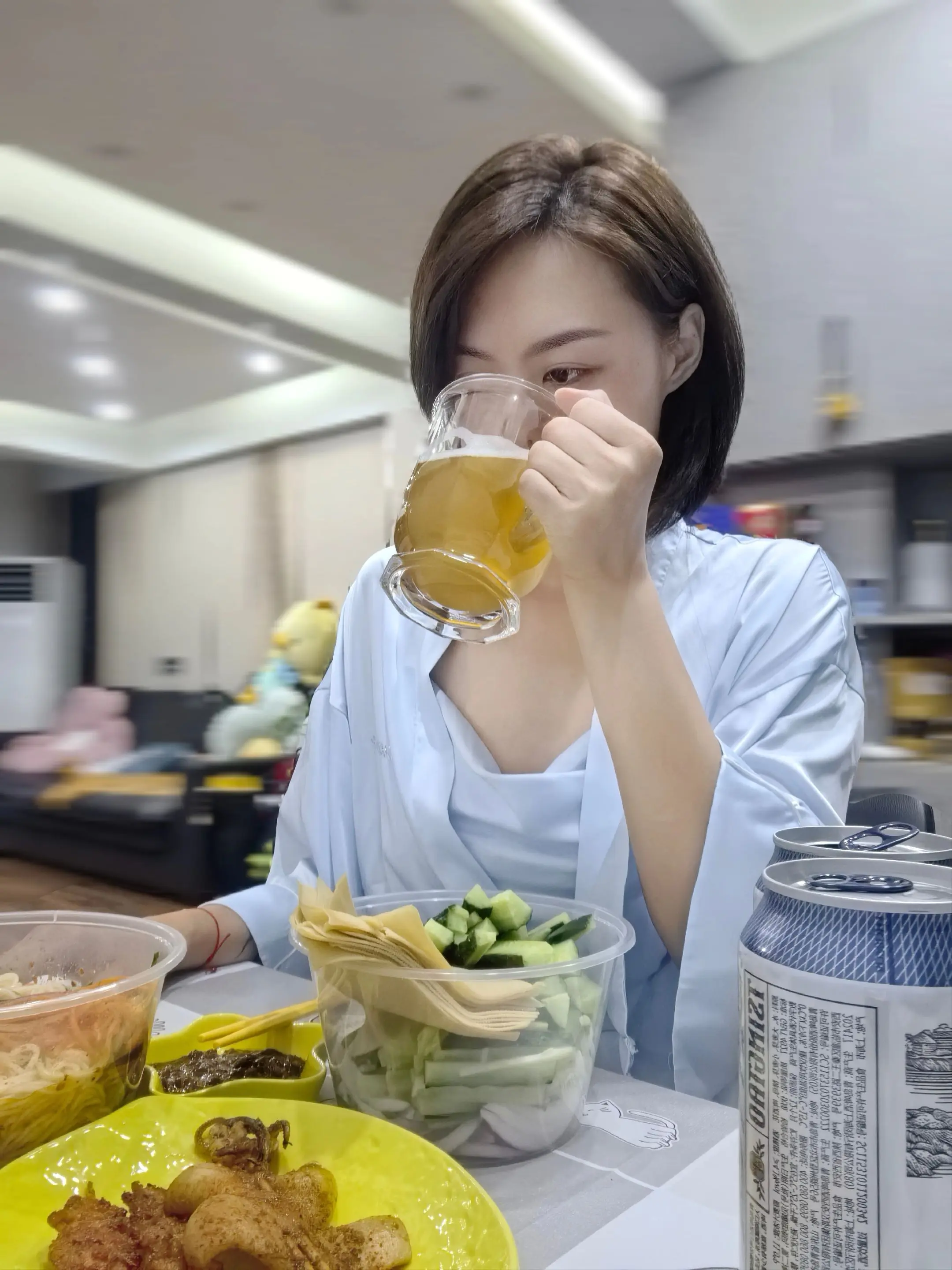 情绪这个东西真的不好控制，开心的时候空气都是甜的，心烦的时候连呼吸都困...