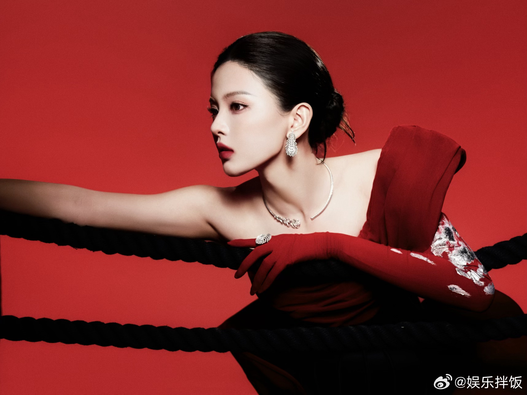 杨超越好小的脸好圆的头 谁懂杨超越的头骨长得有多完美啊！！！好小的一张脸，好圆的