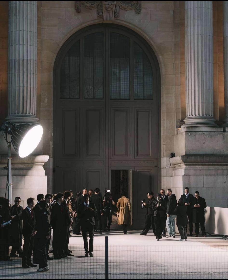 谁懂！太有氛围感了！[灵光一闪][灵光一闪]王一博