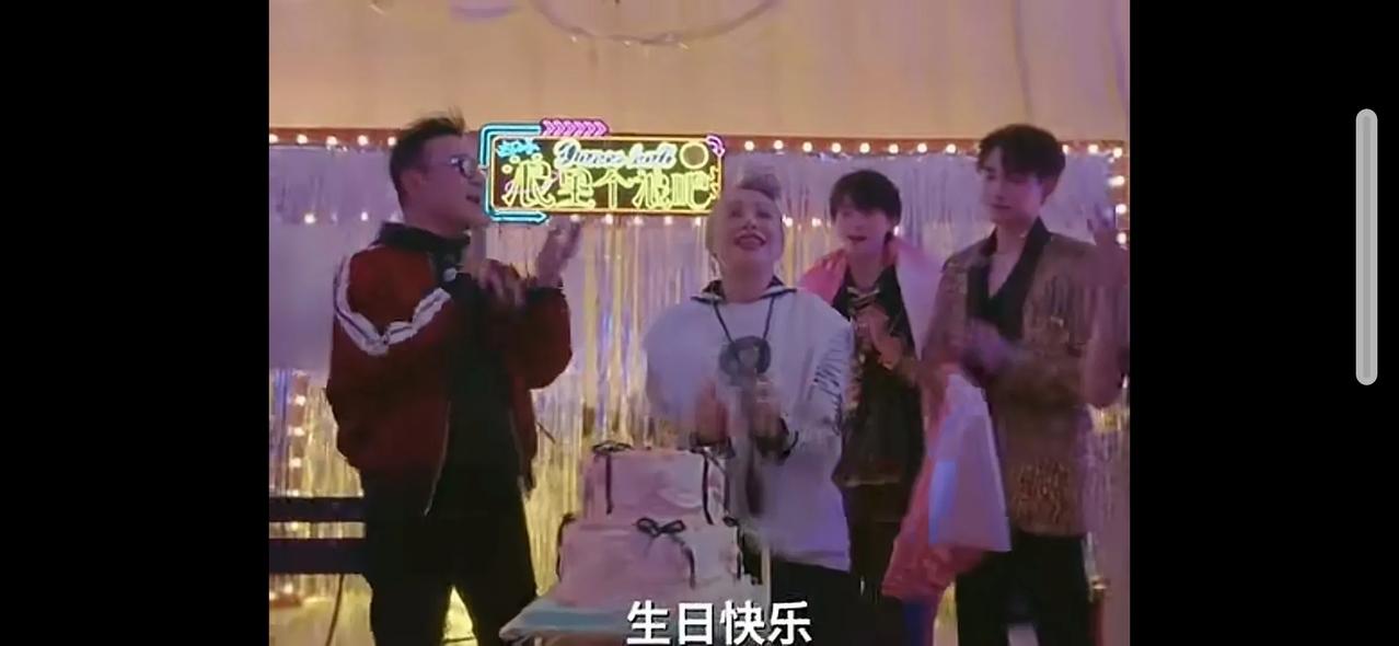 近日，汪峰在节目中花式为宁静庆生，使宁静感动到直呼太惊喜，也许这是她53岁人生历