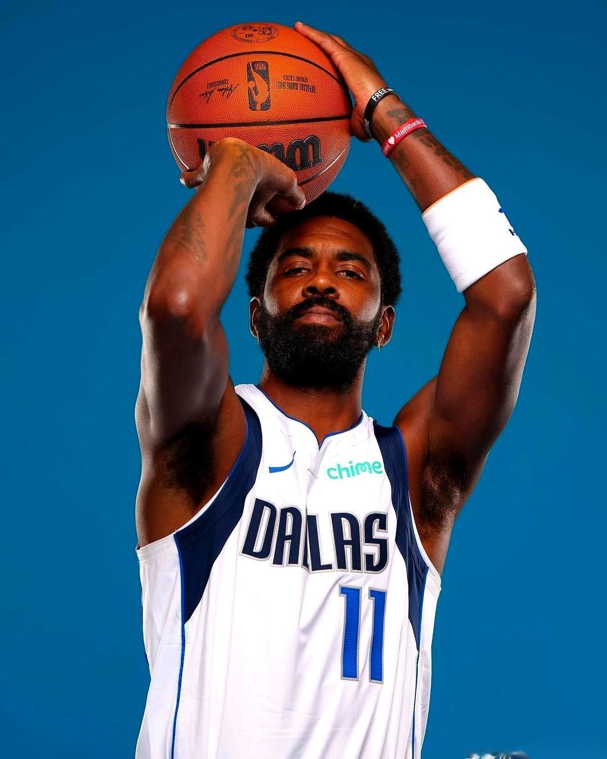 网传一份NBA历史运球最强五大球星榜单，直接把那些靠肌肉生吞对手的壮汉踢出了局。