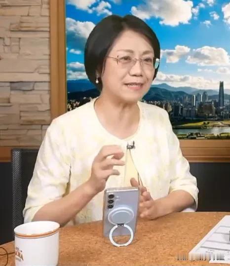 国民党立委翁晓玲今天受访时表示，她妈妈是湖南长沙人，她妈妈6岁就从大陆来到了台湾