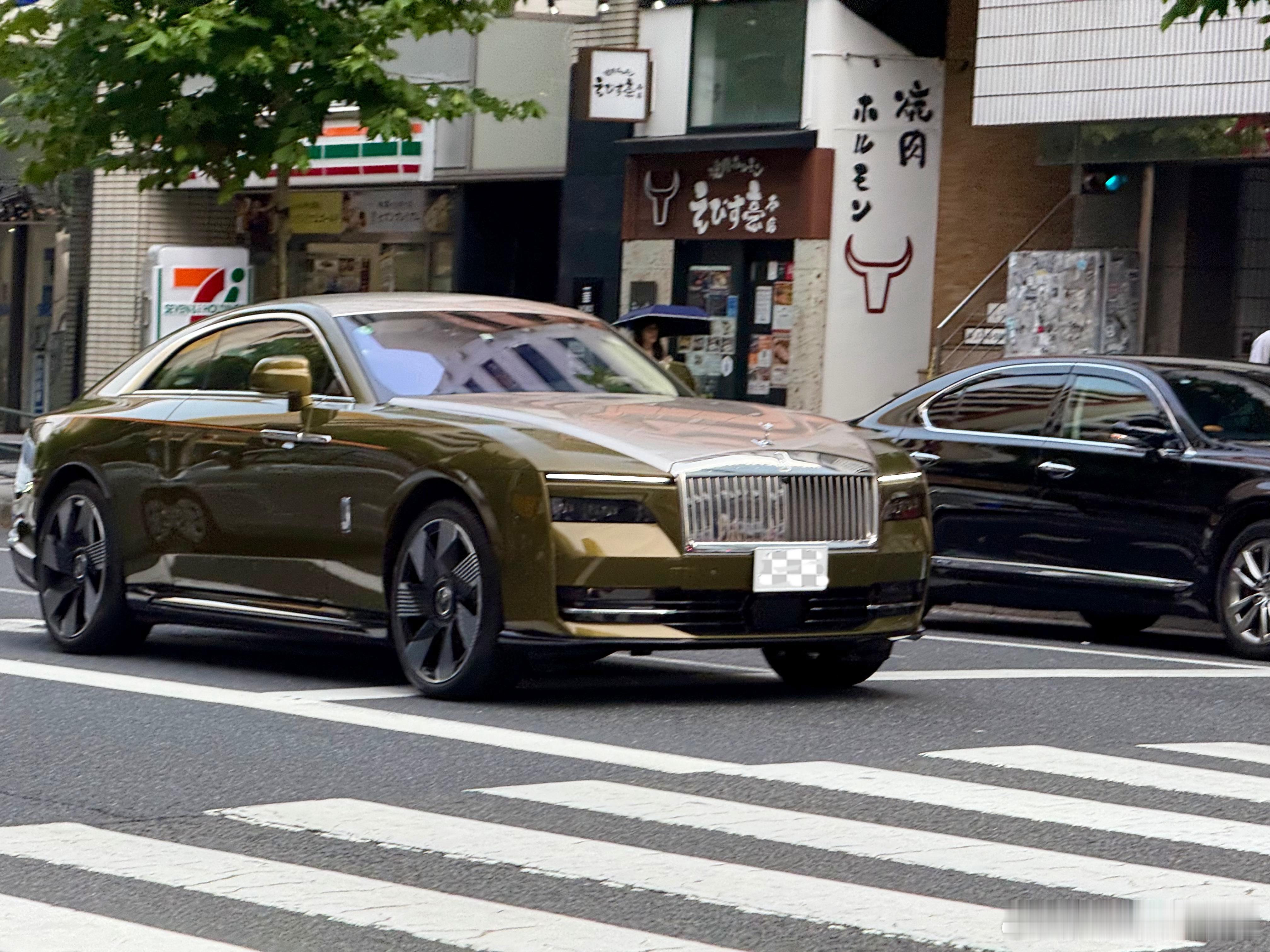 这大电劳“闪灵”，车流中好扎眼呀 大v聊车  ​​​