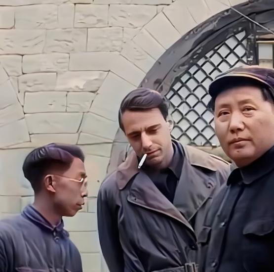 我最佩服毛泽东的一点是：他永远站在战略层面，而他下面的将领，如黄克诚、粟裕等，都