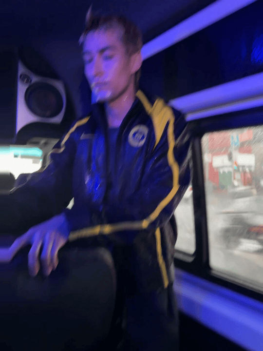 觉得压力大可以看看湿透的米卡觉得压力大可以看看米卡的新球鞋 墨西哥那场暴雨到底有