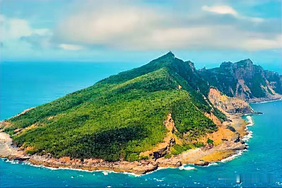 日本“瑞宝丸”号渔船进入我国钓鱼岛领海，中国海警依法驱离！
钓鱼岛自古以来就是我