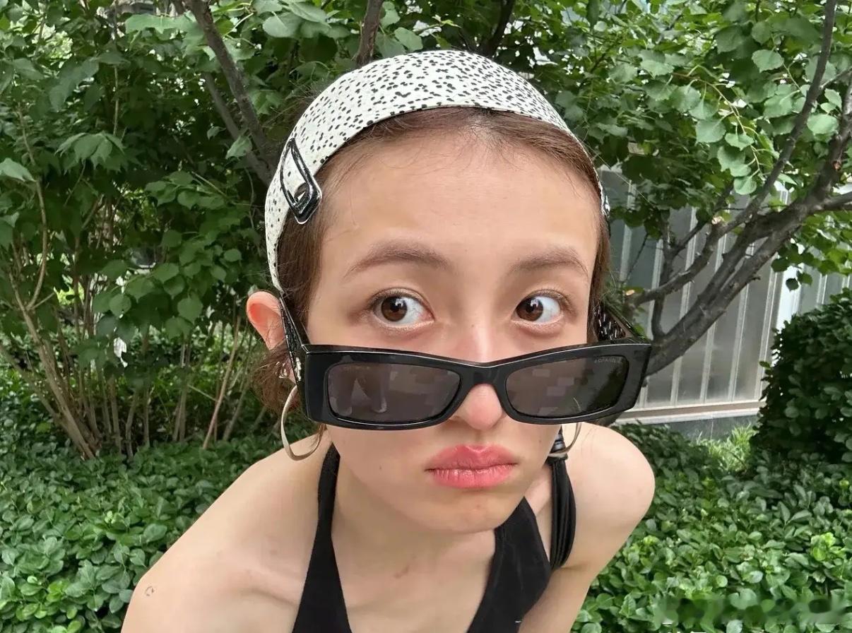 年轻女演员中我最搞不懂的人就是张子枫了你说她才24岁，难道没人告诉她，她都瘦到少
