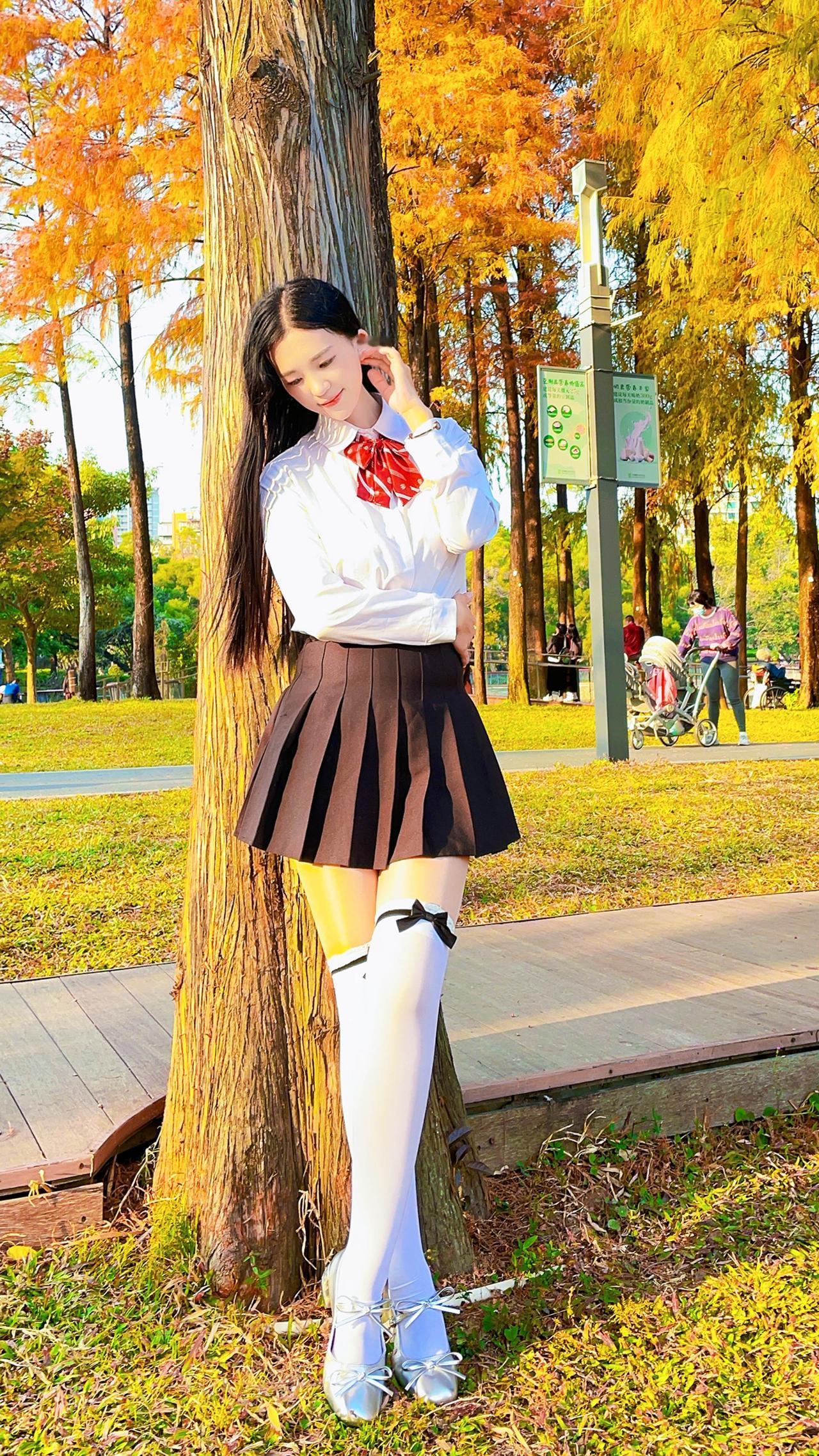 长筒白袜如何穿出高级感?氛围感很重要