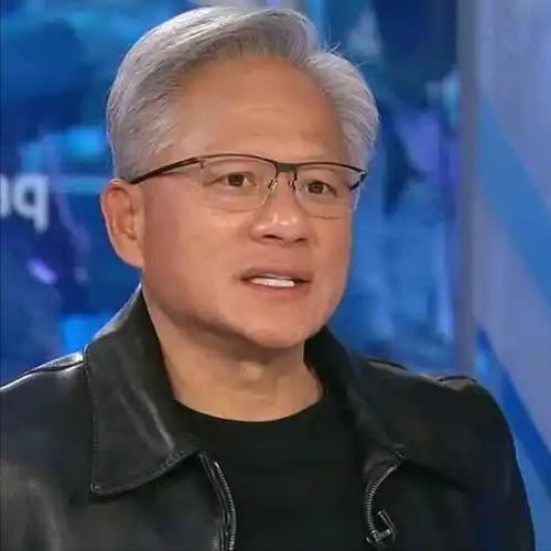 科技大佬黄仁勋说，人工智能的爆发式增长，让大家担忧，是不是要让很多人失业，这个完