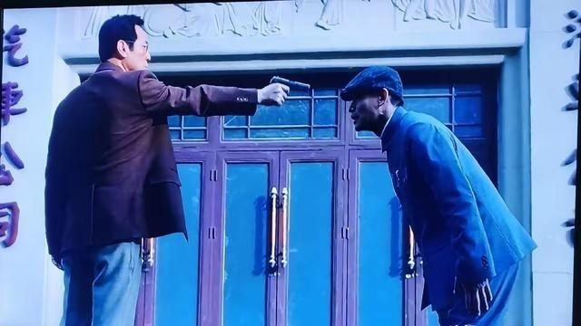 吴石换做余则成早就成功暗杀谷正文了。这是真人真事，如果吴次长当时开枪打死谷正文，