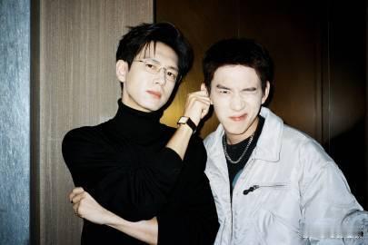 李现晒雾里青合照李现发文告别雾里青珍藏剧组的每一份回忆，李现晒雾里青合照，发文告