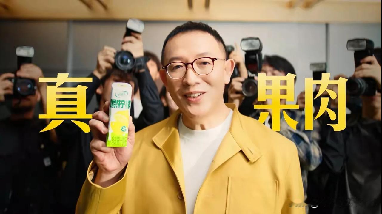 8月8日，《歌手》前总导演洪涛以别样的方式回归到观众面前，他直接拿下了伊利优酸乳