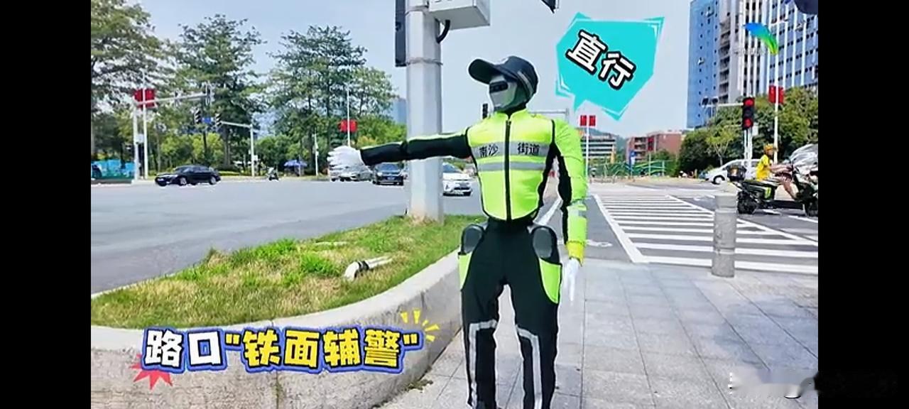 你敢信，南沙有机器人辅警了！那么问题来了，如果我逃跑的话，机器人会追过来不？