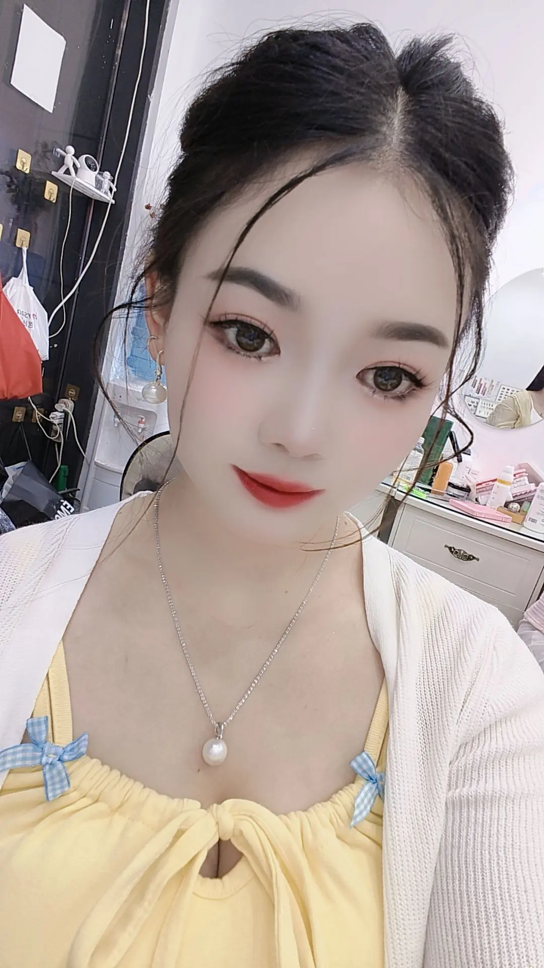 明明心情也没有很不好，可就是突然的一瞬间说不出来的失落与难过……