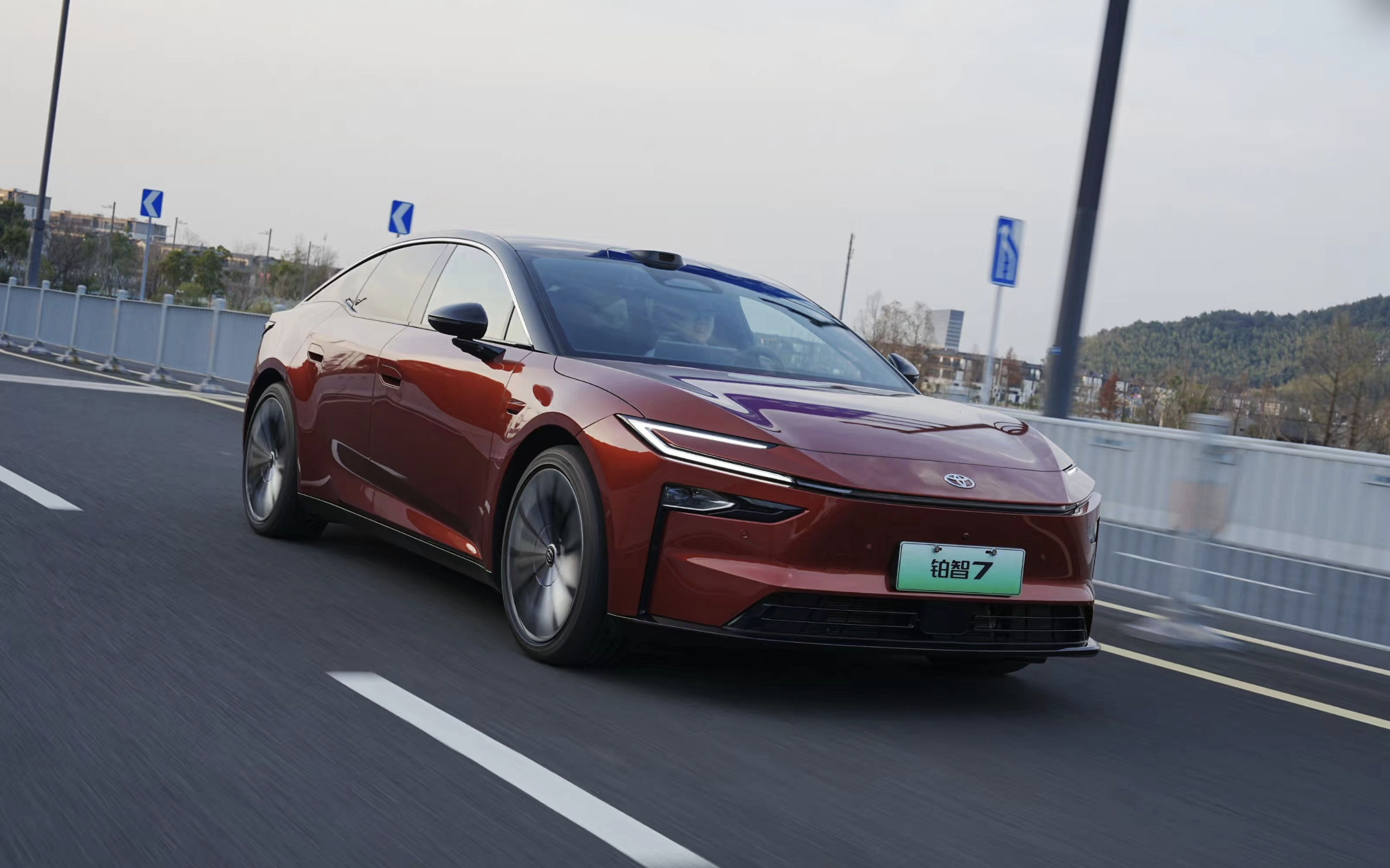 刷到个视频，Momenta的CEO曹旭东，提前把还没上市的铂智7给验了一遍。这是