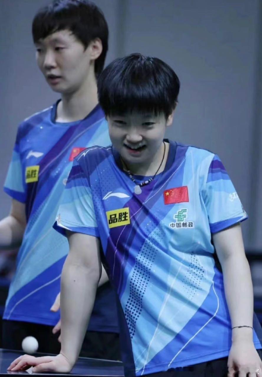 当时只注意前面美萌的孙颖莎了 