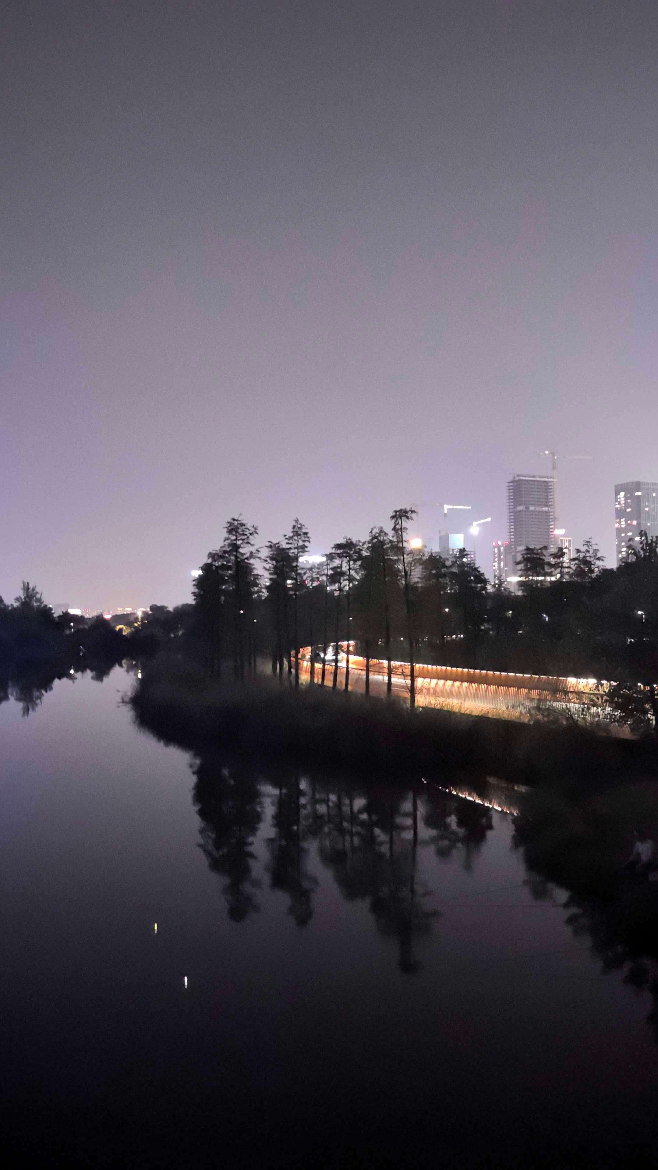 晚安[超话] [月亮]晚安心语 [月亮]愿这温柔的夜风带走你所有的疲惫，让爱与梦